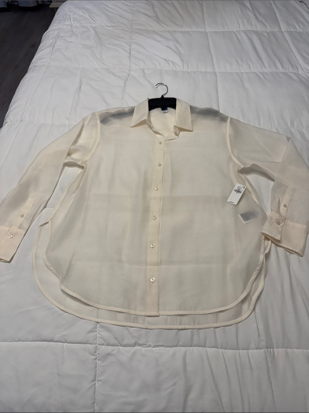 Old Navy Cream Lightweight Button-Down Shirt brand new with tags M